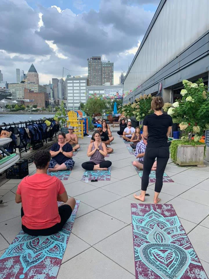 Yoga in the city with Allumni